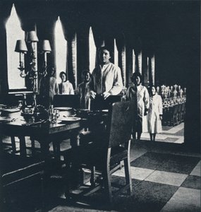 Správci vína Wren v hodovní síni Great Wren, 1941 od Cecil Beaton