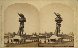 Kolosální ruka a pochodeň „Liberty“ na výstavě Philadelphia Centennial Exhibition, 1876