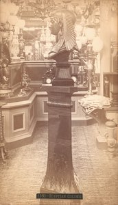 Egyptský sloup, Mitchell, Vance & Co., hlavní budova, výstava Centennial, Philadelphia