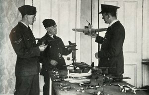 Personál RAF se učil identifikovat letadla během druhé světové války, 1941. od Charles Brown