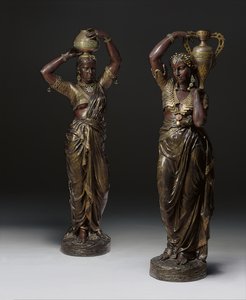Dvě bronzové pochodně ve tvaru indických žen nesoucích vázy, 1862-1865