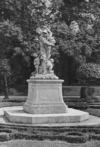 East Side of the South Garden (č/b foto) od Charles Latham