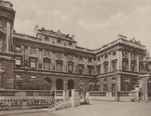 Somerset House, Pohled do dvora od Charles Latham