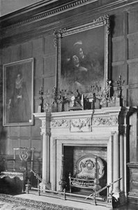 South End of Long Gallery (černobílá fotografie) od Charles Latham