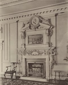 Stoke Hall, Derbyshire, Komínové kusy přijímací místnosti od Charles Latham