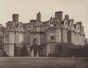 Swateley Hall, Uxbridge, vstupní průčelí od Charles Latham
