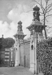 Květinové brány v Hampton Court od Charles Latham