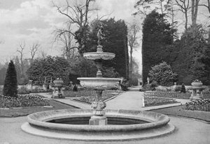 Holbein Avenue od Charles Latham