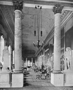 Dlouhá galerie od Charles Latham