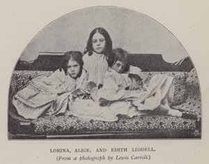Lorina, Alice a Edith Liddell (černobílá fotografie)