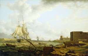 Válečná loď třetí třídy britského královského námořnictva vplouvající do přístavu Mahon (Španělsko), vpravo malé plavidlo, které převáží důstojníky do doku.