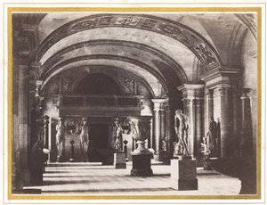 Salle des Cariatides, Musée du Louvre, asi 1851 (foto) od Charles Marville