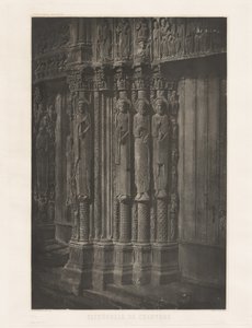 Planche XIII - Cathédrale de Chartres, Statues Colonnes de la Porte Centrale du Portail Royal (Deska XIII - Katedrála v Chartres, Sloupy soch v centrálních dveřích královského vchodu),1855, tisk 1982 (foto) od Charles Nègre
