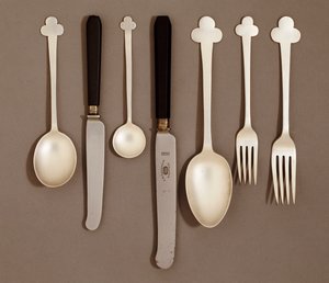 Servis galvanizovaného stolu pro E. Bingham & Co., kolem roku 1906 od Charles Rennie Mackintosh