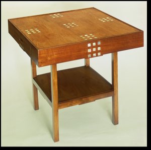 Stůl s perleťovým vykládáním, 1918 (mořené mahagonové dřevo s perleťovým vykládáním) od Charles Rennie Mackintosh