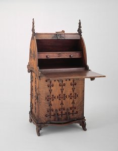 Stůl, cca 1889 (dubové dřevo, železo, barva a pytlovina)