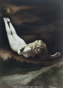 The Descent of Venus, cca 1917 (ručně kolorovaný želatinový stříbrný tisk)