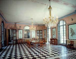 Pohled do jídelny hradu Malmaison, rezidence císaře Napoleona I. (1769-1821), decoree od Charlese Perciera (1764-1838) a Pierre Francois Leonard Fontaine (1762-1853) 1800 Rueil Malmaison, musee du chateau od Charles and Fontaine Pierre Percier
