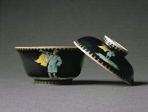 Cukřenka a kryt, období Qianlong (1736-95) c.1740 (porcelán) (viz také 314530)