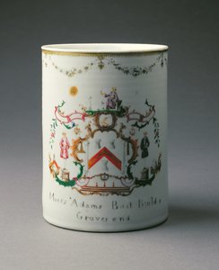 Armorial Mug, období Qianlong (1736-95) c.1775 (porcelán)