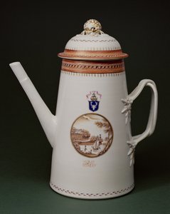 Armorial Coffee Pot, s rameny Machenzie, kolem roku 1790 (porcelán)