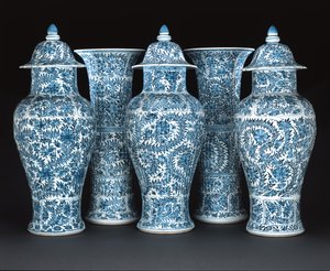 Modrobílý garnýž, období Kchang-si (1662-1722) (porcelán)
