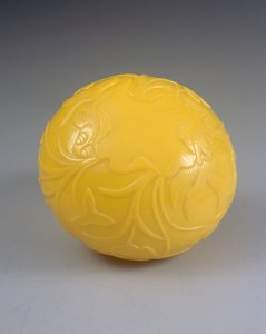 Vyřezávaná mísa, období Qianlong (1736-95) (barevné sklo) (viz také 272124)