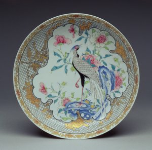 Miska malovaná s dlouhoocasým ptákem, kameny a květinami, období Yongzheng, 1725-35 (porcelán ze skořápek)
