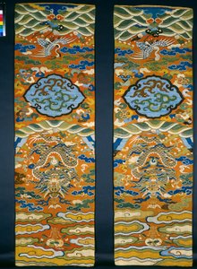 Panely gobelínových židlí Kesi (k’o-ssu) (hedvábí, kovové nitě, lněný podklad) od Chinese School