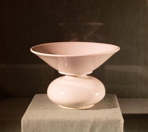 Porcelánové plivátko, z Xian, Shaanxi, dynastie Tang (618-907 AD) (porcelán)