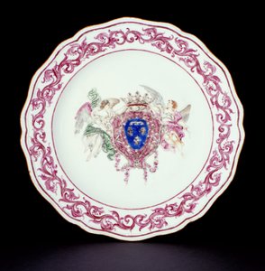 Talíř Rose Famille s pažemi Francie, období Qianlong (1736-95) c.1765 (porcelán)