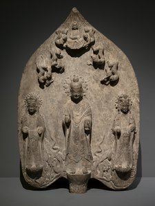 Stéla votivní s buddhistickou triádou. Severní Čína, východní dynastie Wei od Chinese School