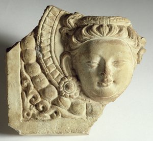 Dlaždice s hlavou bódhisattvy, Mingoi, 6.-7. století (štuk) od Chinese School