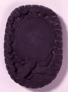 Inkstone vytesaný jako velká mýtická želva Lo-shu mezi vlnami, pravděpodobně dynastie Ming (šedý kámen tuan) (spodní strana viz 142696 a podvodní viz 152701)