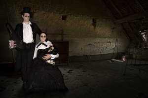 Gotický pár v podkroví od Christine von Diepenbroek