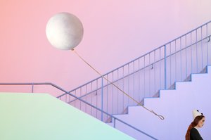 Surreálné pastelové schodiště od Christine von Diepenbroek