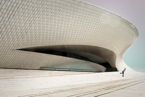 Bílá architektonická lišta