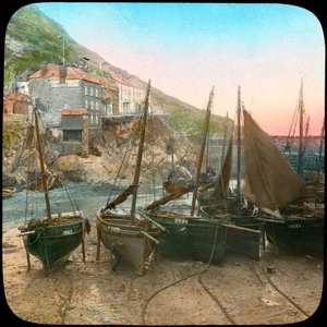 Rybářská flotila při odlivu, Polperro, Cornwall, konec 19. nebo začátek 20. století