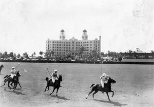 Polo zápas před hotelem Nautilus, Miami Beach, 18. března 1928