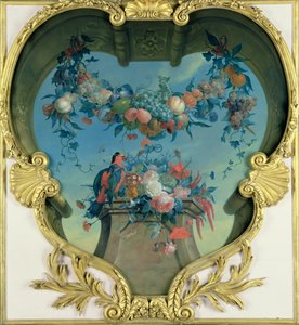 Věnec ovoce visící nad podstavcem s květinami a červeno-zeleným papouškem, c. 1730-31 od Coenraet Roepel