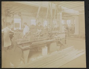Filmová laboratoř Dressler & Co. s pracujícími muži od Company Byron