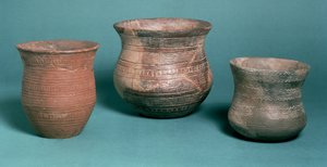 Beakers, z Los Millares ve Španělsku, Stanton Harcourt v Oxfordshire a Maďarsku, doba měděná, cca 2000 př. n. l. (keramika)