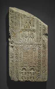 Fragmentární stéla, možná nalezená v Esně, 7.-8. století (vápenec se stopami omítky) od Coptic Coptic
