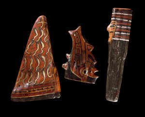 Předkolumbovské umění, civilizace Nazca: hudební nástroje ze dřeva (včetně panové flétny?). 100 př. n. l. – 800 n. l. Lima, Archeologické muzeum