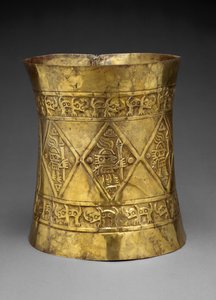 Koruna zobrazující pravítka nebo bohy držící ceremoniální hole, 800–1350 n. l. (tlučené a pronásledované zlato)