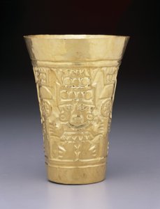 Pohár: stojící figurky a válečné kluby, 900-1100 (zlato)