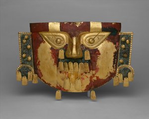 Peruánská pohřební maska, 900-1100 našeho letopočtu (zlato, stříbro-měděné překryvy, rumělka)