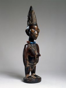 Postava dvojčete (ere ibeji), oblast Ila-Orangun, Nigérie, konec 19. nebo začátek 20. století (dřevo, skleněné korálky a stopy tukuly)