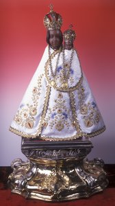 Soška Panny Marie Svatohorské (dřevo, kov, látka)