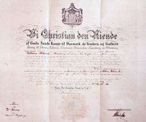 Patent podepsaný Christianem IX z Dánska, který jmenoval Williama Keswicka dánským konzulem v Hong Kongu, Čína, 1880 od Danish School